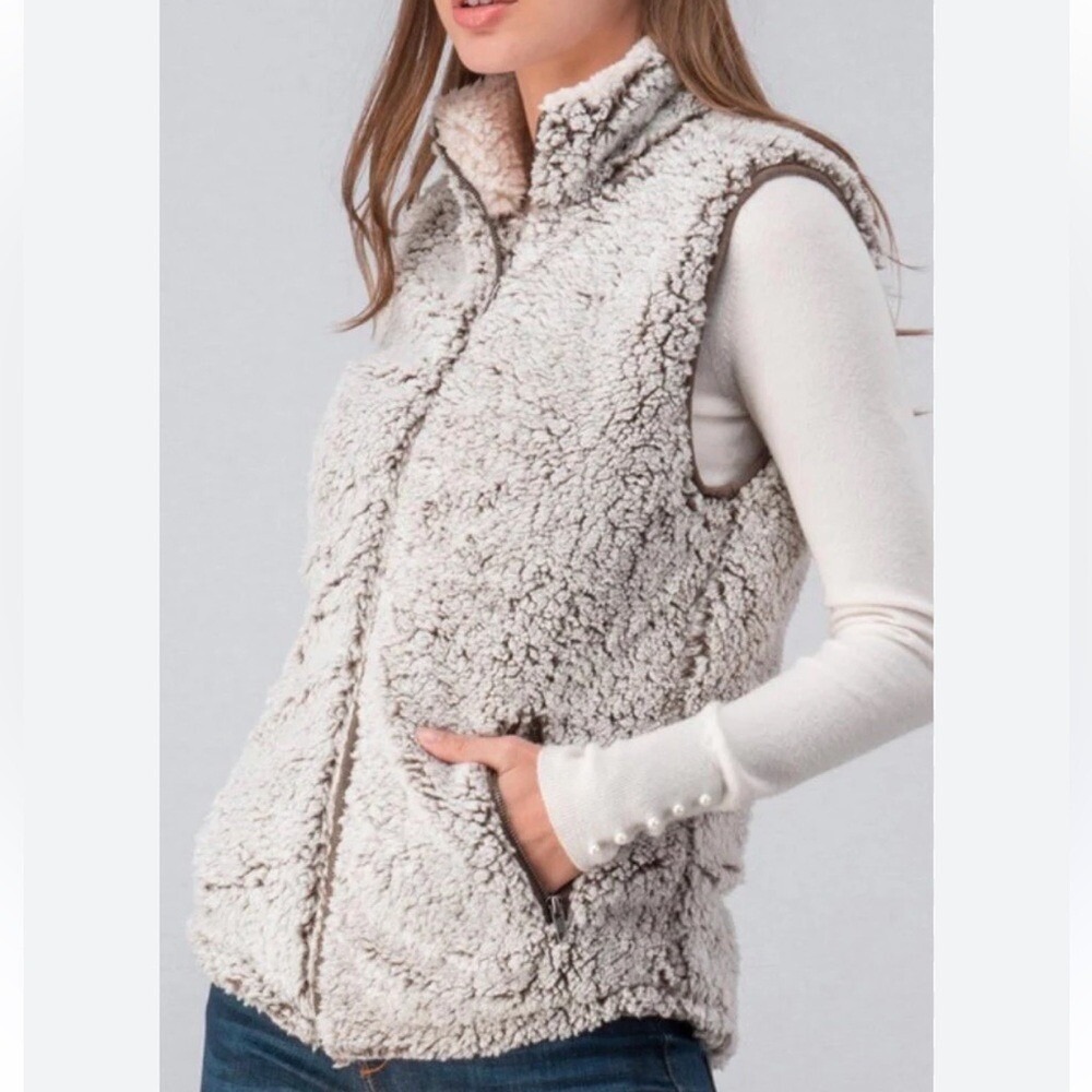 Thread & Supply | Teddy Frosted Icy Gray Sherpa Vest Thick Cozy Warm Layering - Picture 6 of 7